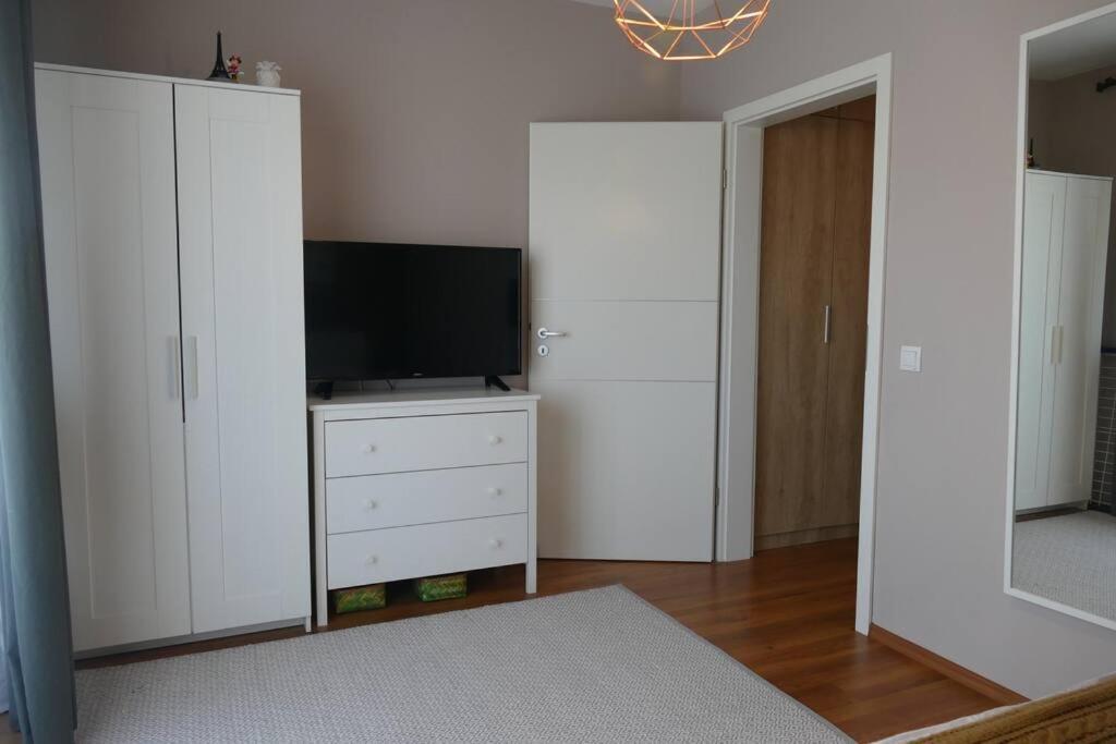 Apartament In Cartier Avantgarden Cu Semineu! Braşov Esterno foto