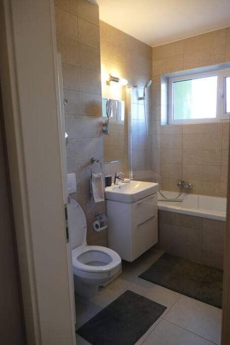 Apartament In Cartier Avantgarden Cu Semineu! Braşov Esterno foto